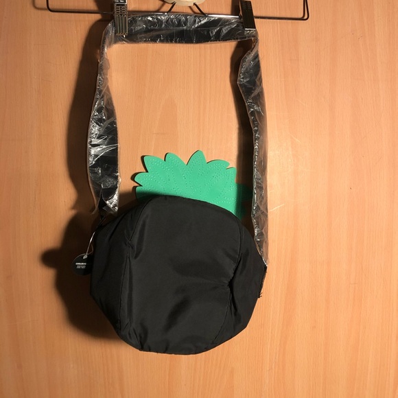 Pink Victoria’s Secret - pineapple lunch cooler - Picture 3 of 8